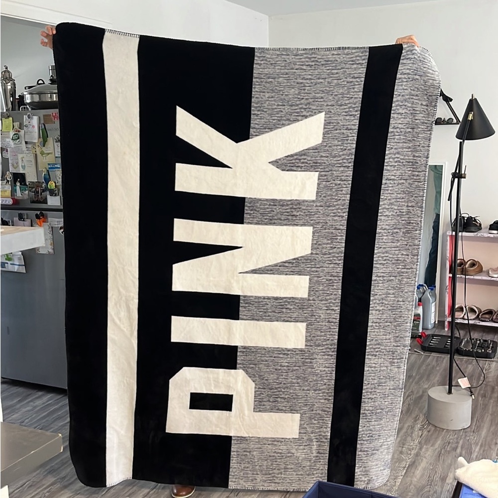 RARE VS PINK Sherpa blanket